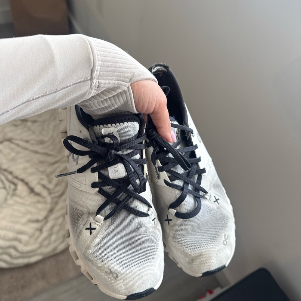 On cloud women’s used shoes size 7